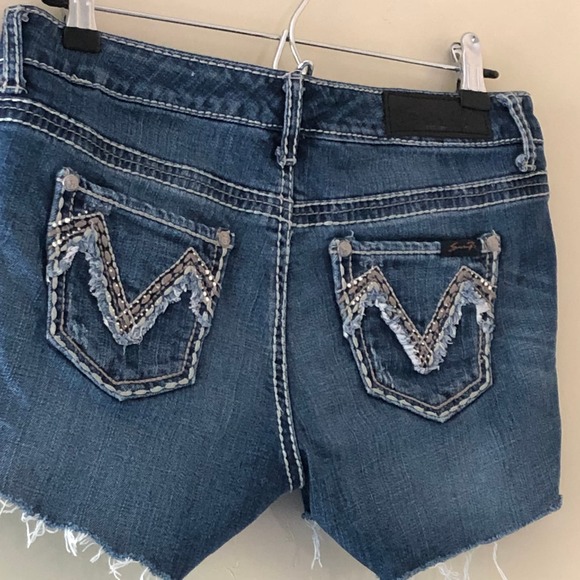 Raw Hem Cut-off Shorts Distressed  Size 4 - Picture 4 of 9